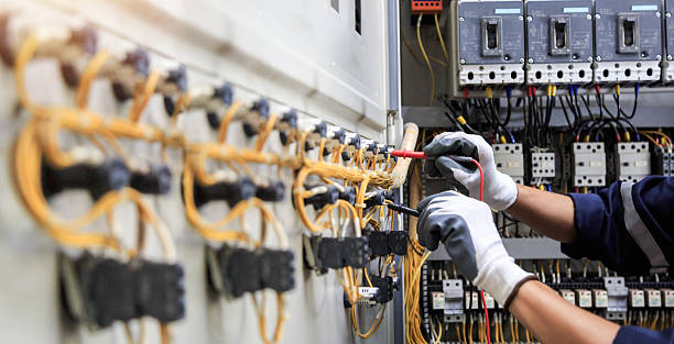 Professional Electrician technician working in Countryside, IL